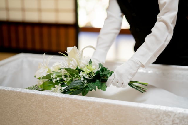 遺産分割協議の前に、葬儀費用を支払うために、親の預金口座から、引き出しが可能か解説します